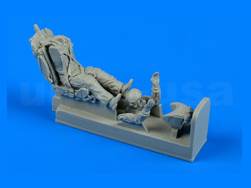 AB480071 MiG-21 MF/Bis/SMT pilot w/ Ejection seat 1/48